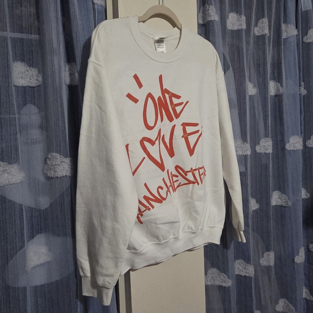 Ariana Grande One Love Manchester Sweatshirt - Picture 5 of 11